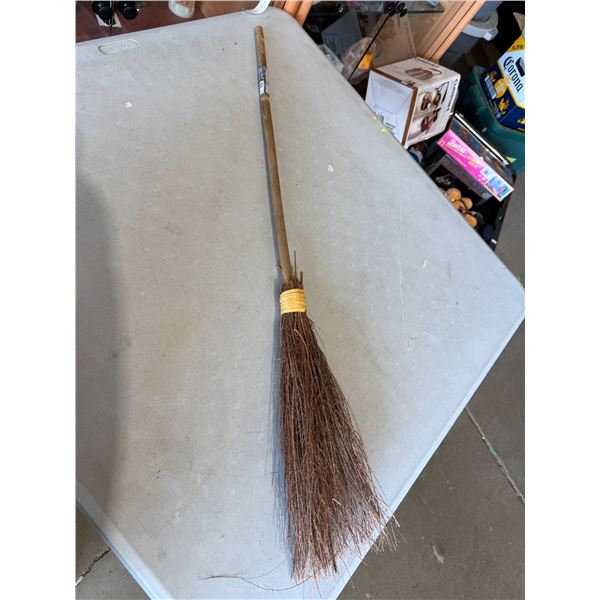 Broom item