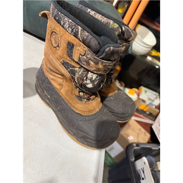 Children's size 2 boots