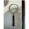 Image 1 : Magnifying glass