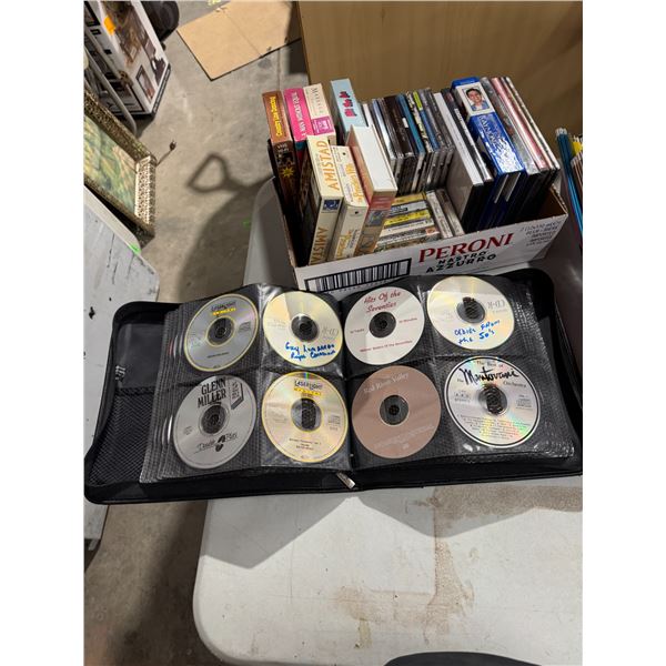 Cassettes CDs VHS
