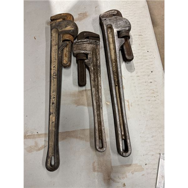 Pipe wrenches
