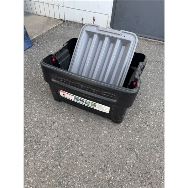 Action packer Rubbermaid container with lid