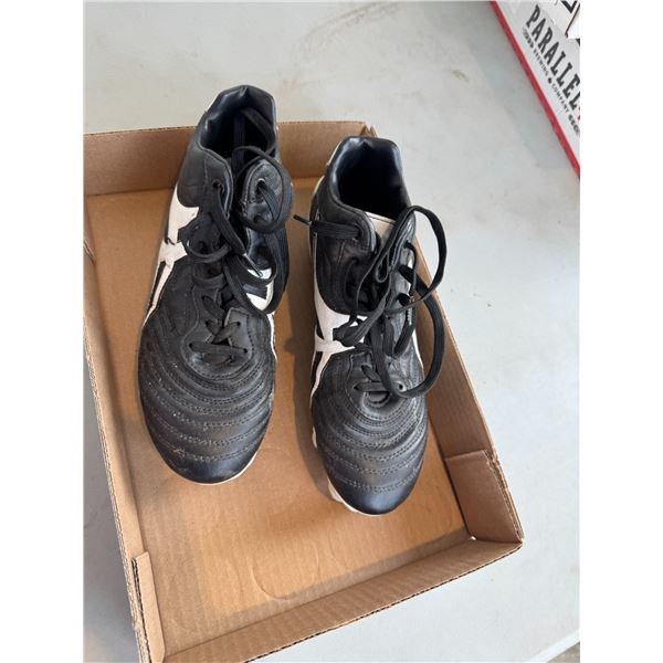 Cleats size 6.5