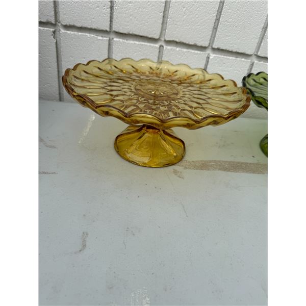 Pedestal cake plate