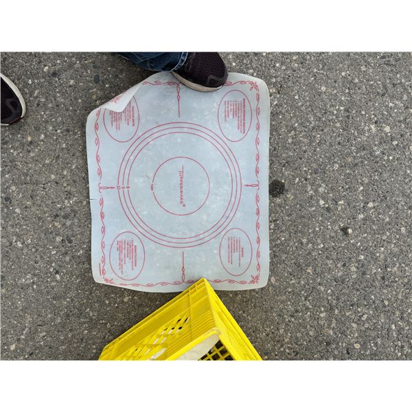 Tupperware pastry mat