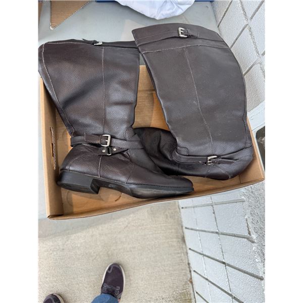 Boots size 7