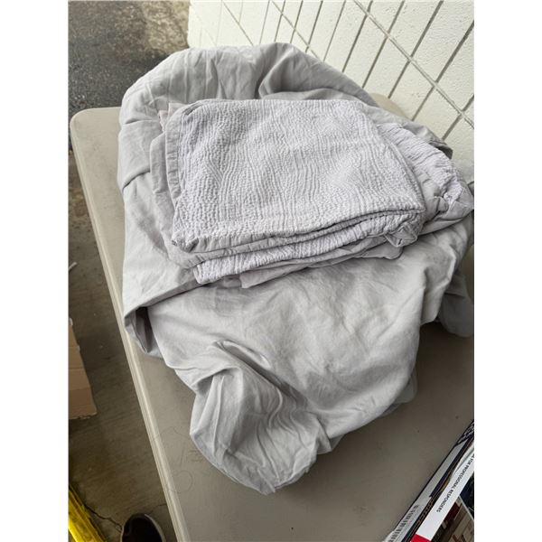 Queen  duvet cover and three pillow covers