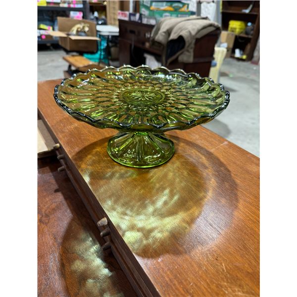Pedestal cake plate