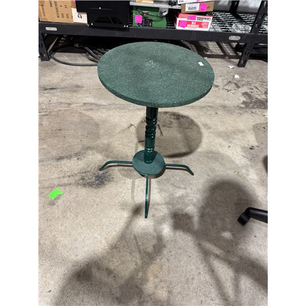 Pedestal table