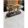 Image 1 : MGM grand lion decor