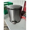 Image 1 : Small garbage can