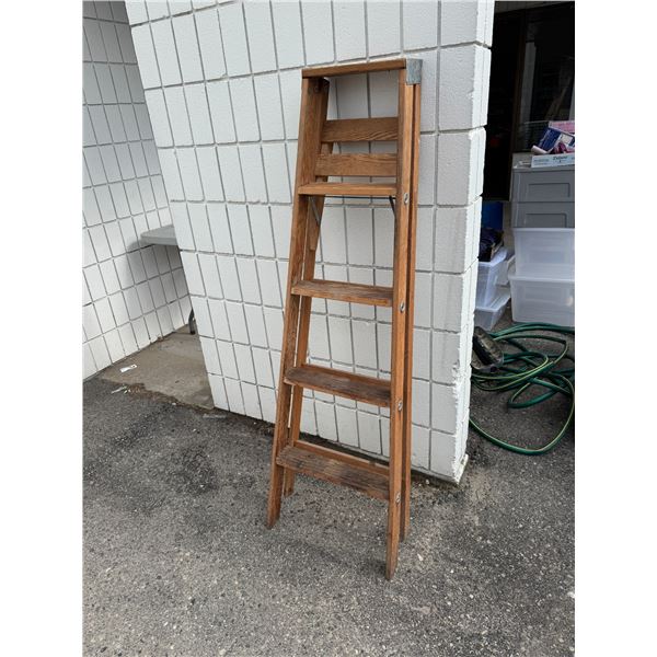 Wood ladder