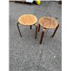 Image 1 : 2 stools