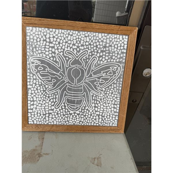 Bee wall hanging