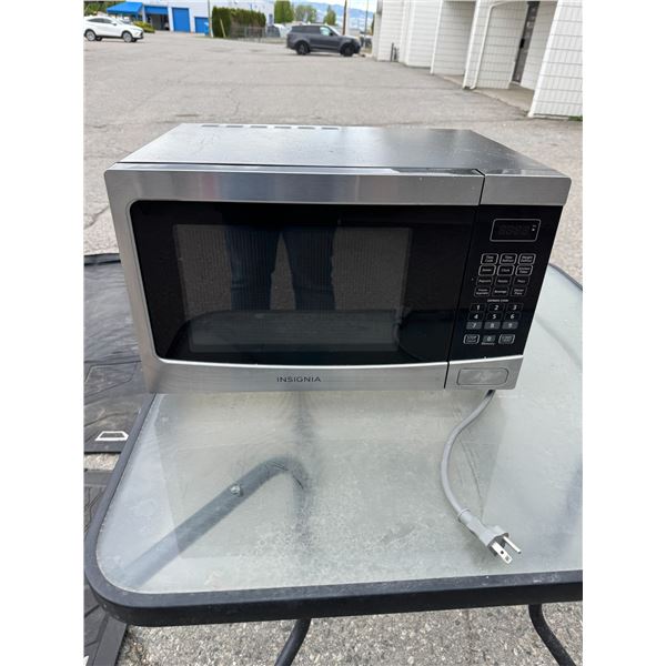 Insignia microwave