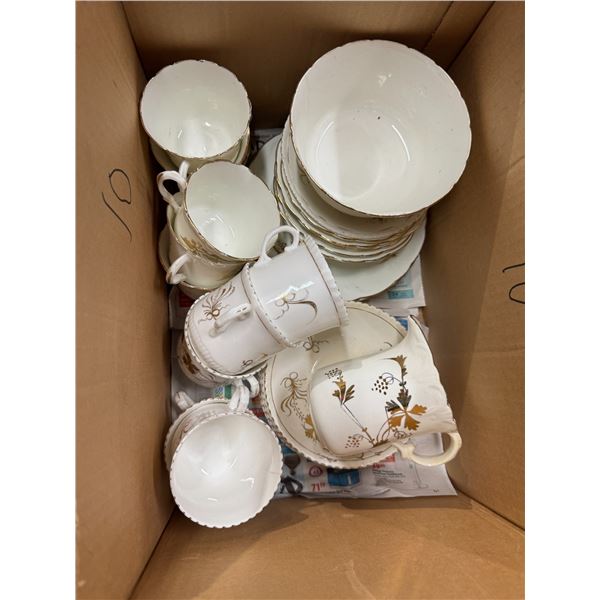 Teacups, saucers, etc.