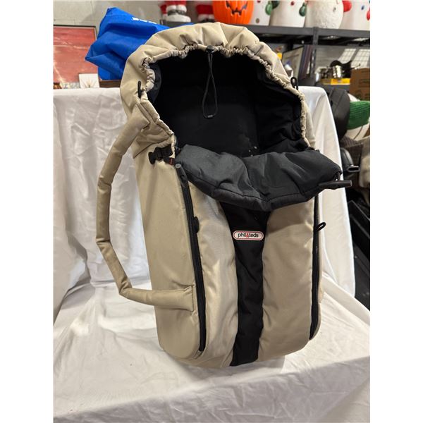 Phil & Ted's carrier