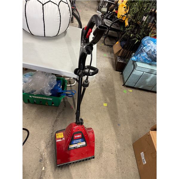 Toro power shovel