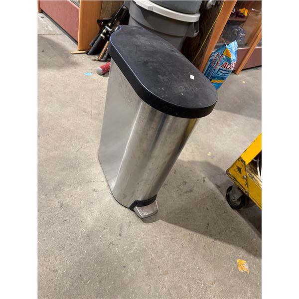 Step garbage can