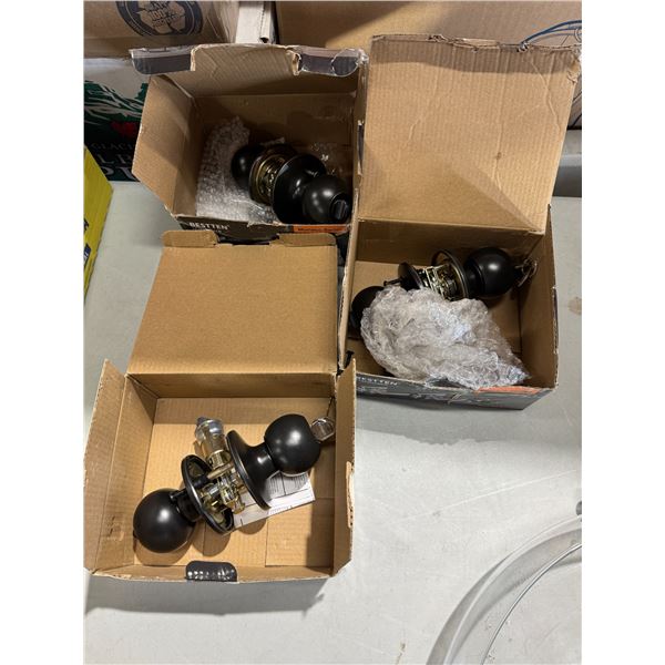 Two locking handles one privacy