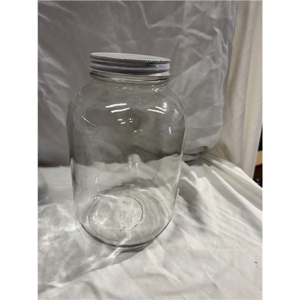 Glass jar