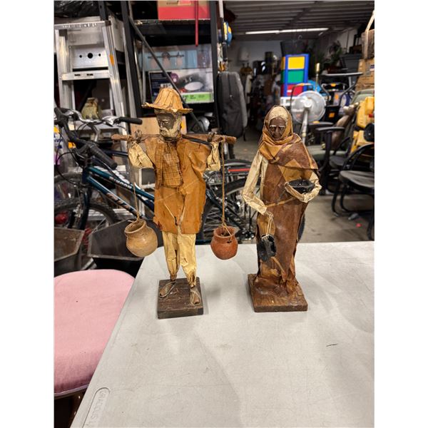 Papier-mâché figurines