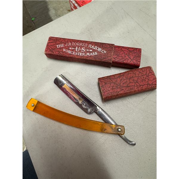 Straight blade razor