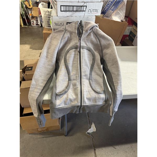 Lulu zip up size not shown