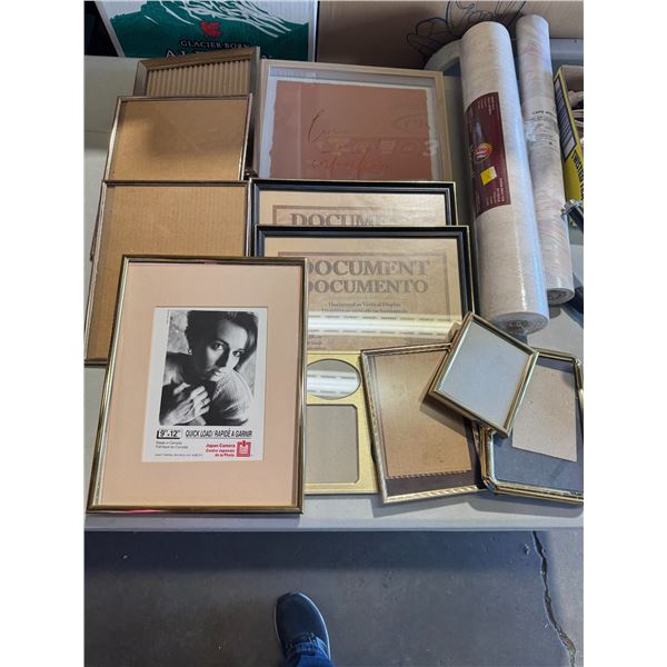 Frames and wallpaper