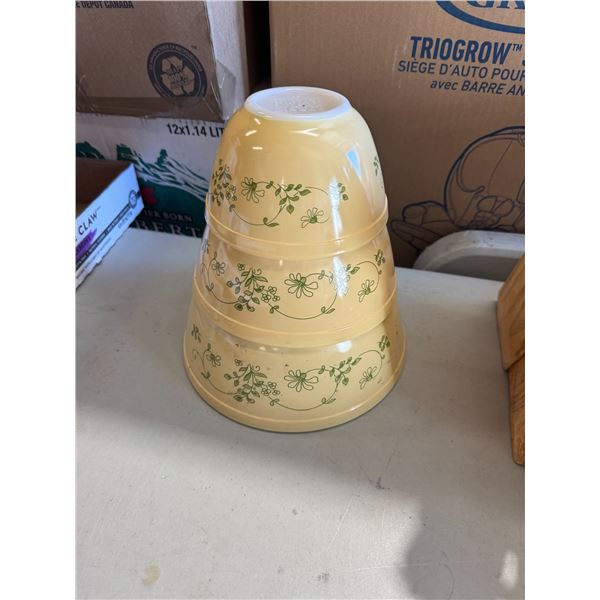 Pyrex bowls