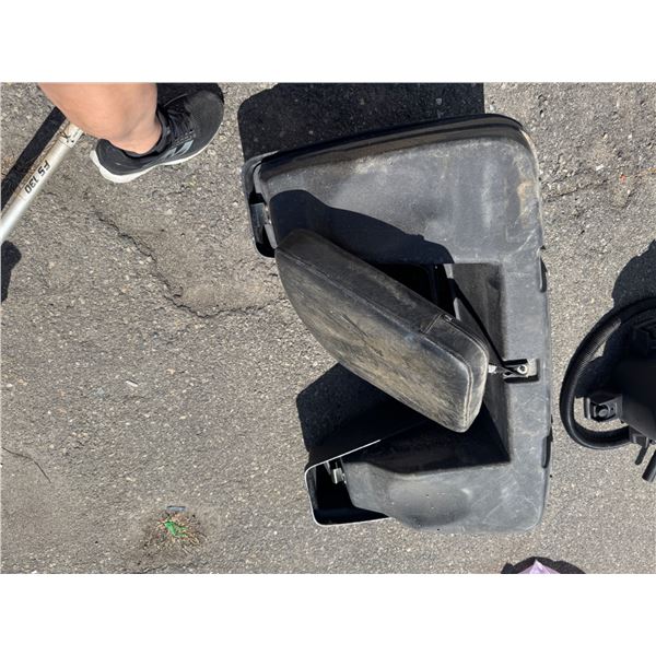 Quad box and cushion