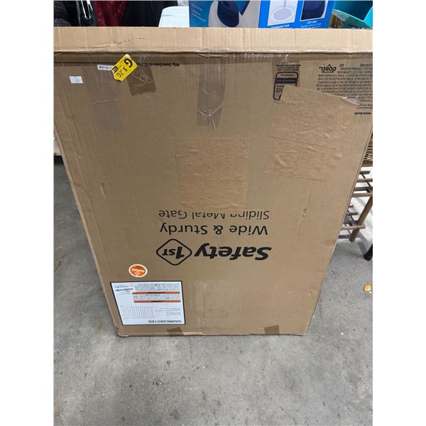 Safety 1st wide and sturdy sliding metal gate