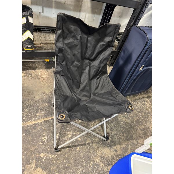 Folding camp chair