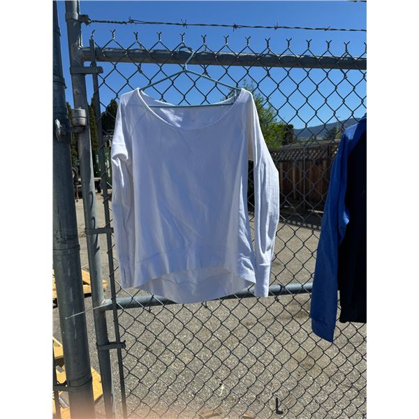 Lulu sweatshirt size not shown