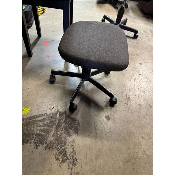 Rolling adjustable Stool