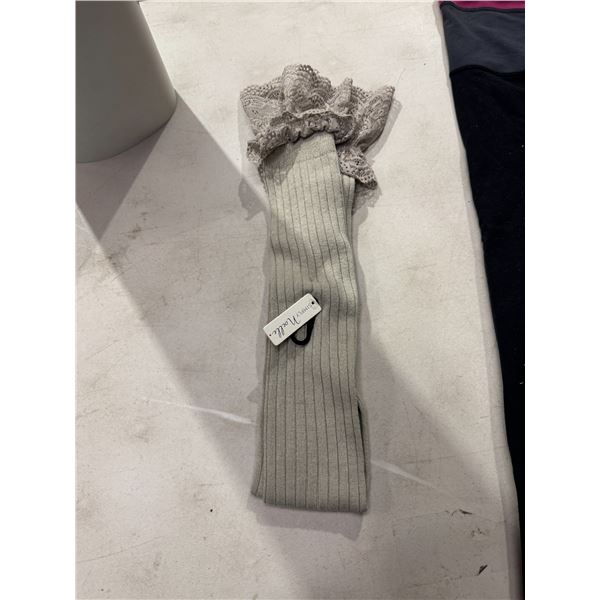NWT Simply, Noelle socks