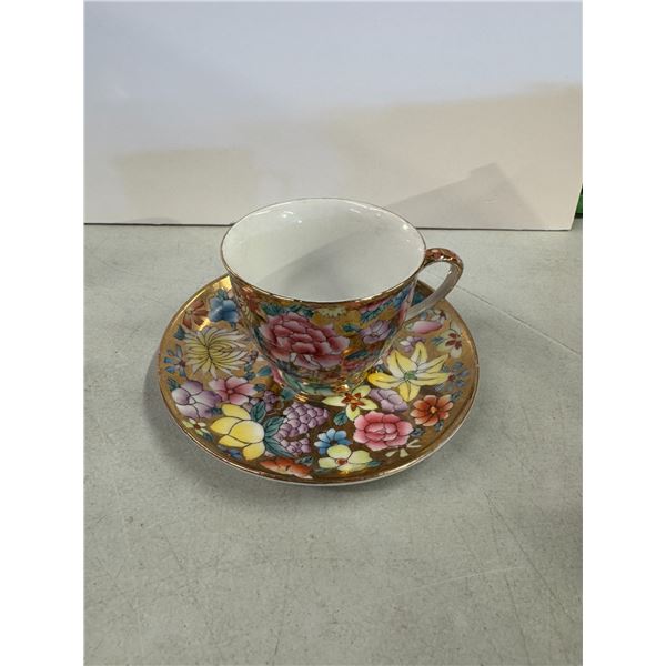 Fifth Avenue tea cup and sauce