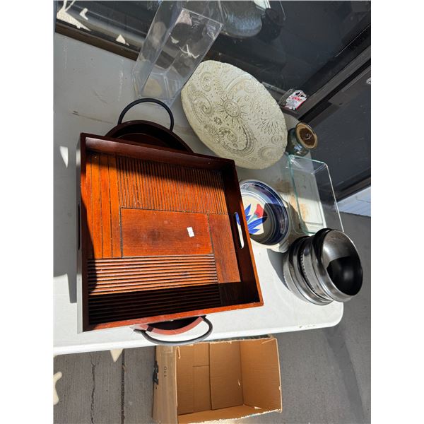 Trays, fruit bowl, pottery dish, and other items