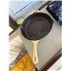 Image 1 : Cast-iron frying pan