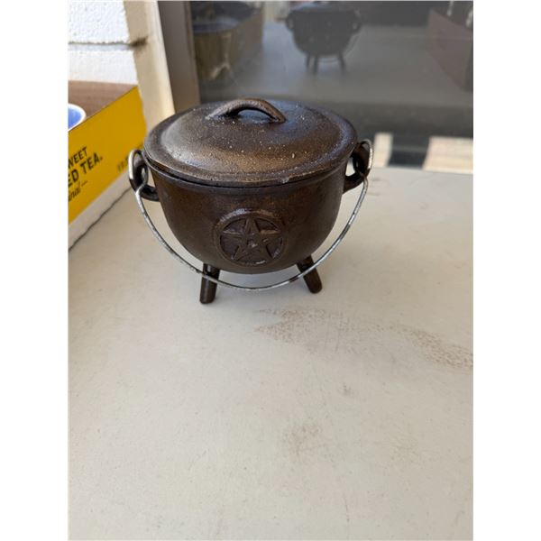 Cast-iron pot small