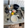Image 1 : Kitchen items