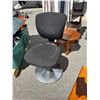 Image 1 : Swivel chair