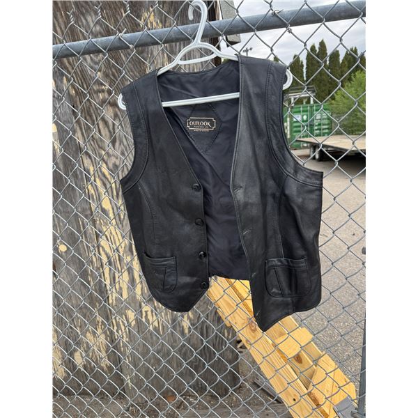 Outlook fashions vest size not shown