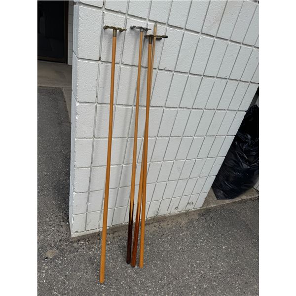 Pool cue  and cue  holders