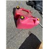 Image 1 : Fuel cans