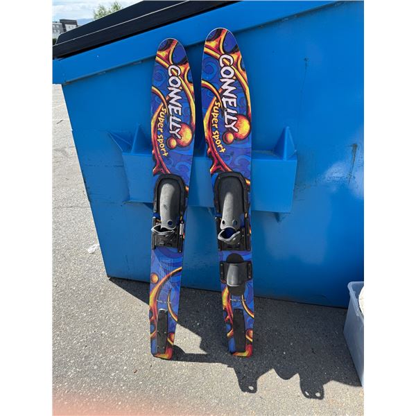 Connelly, super sport water skis