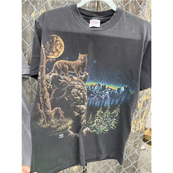 Standout designs T-shirt, medium, 38–40