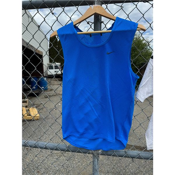 Nike tank so it's not showing