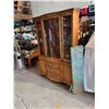 Image 2 : Malcolm China cabinet with two shelves curved glass front