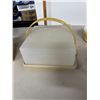 Image 1 : Vintage Tupperware carrier